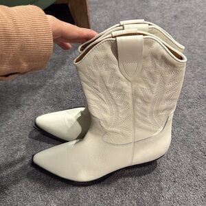 Women's cream Western Boots